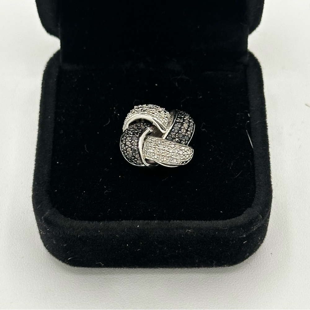Classic sophisticated diamond & sterling eeternity pendant‎ NWOT